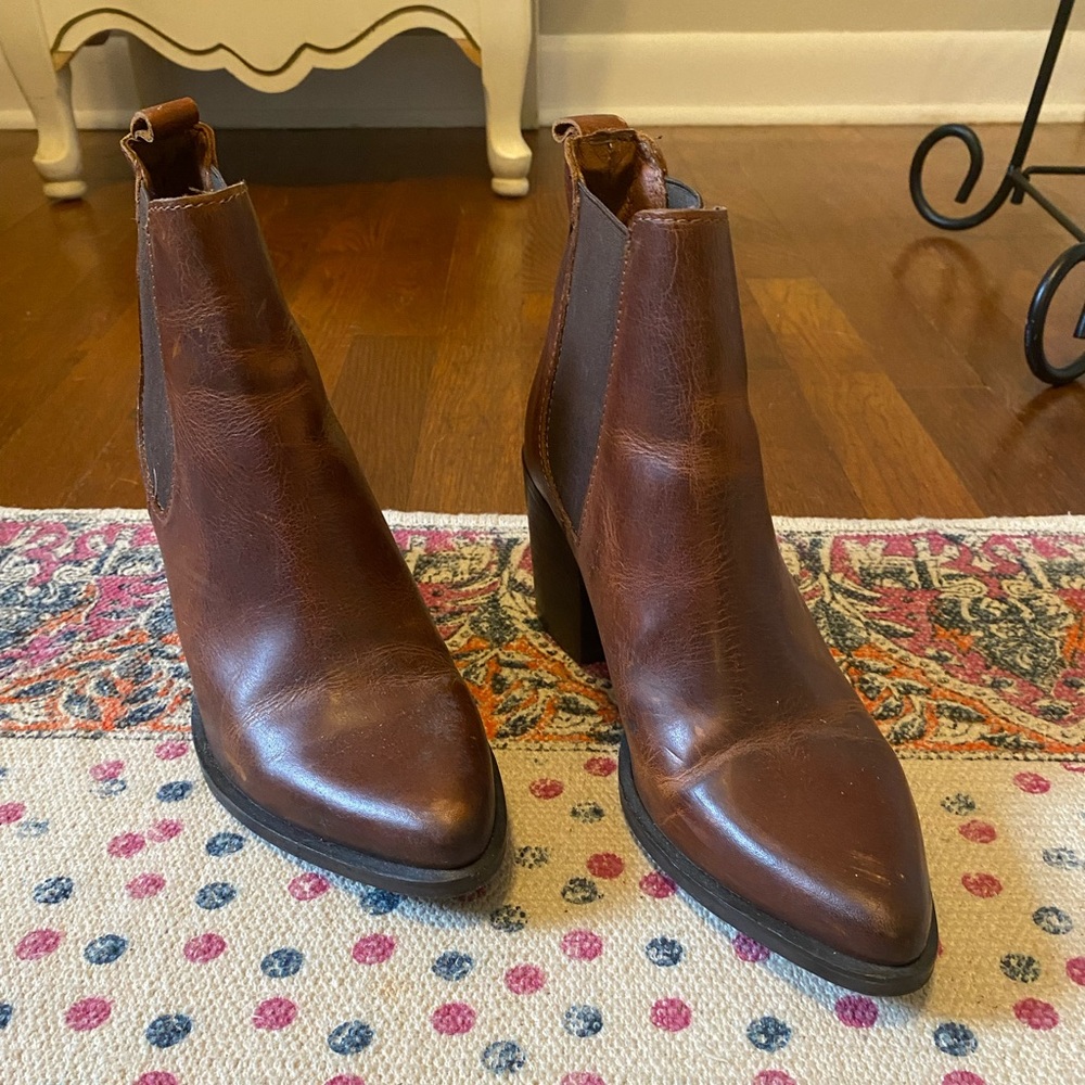 Steve Madden Brown Booties. Size 7